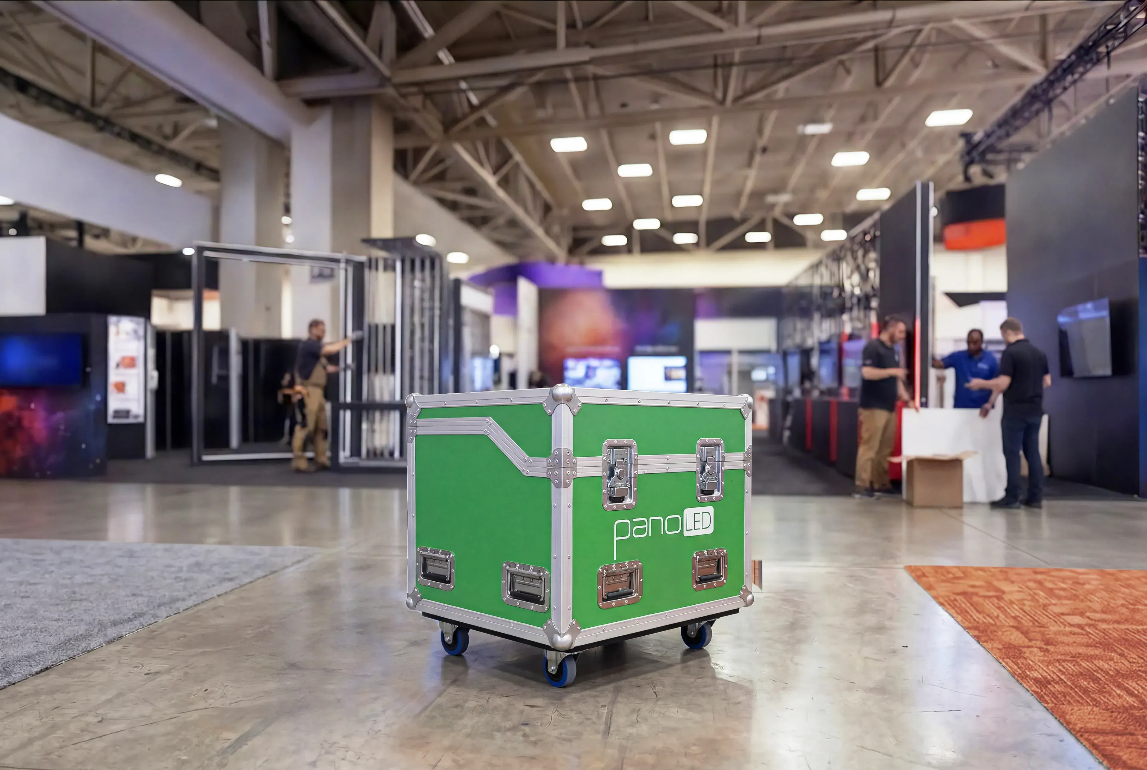 PanoLED transport — protective flight case for safe mobility