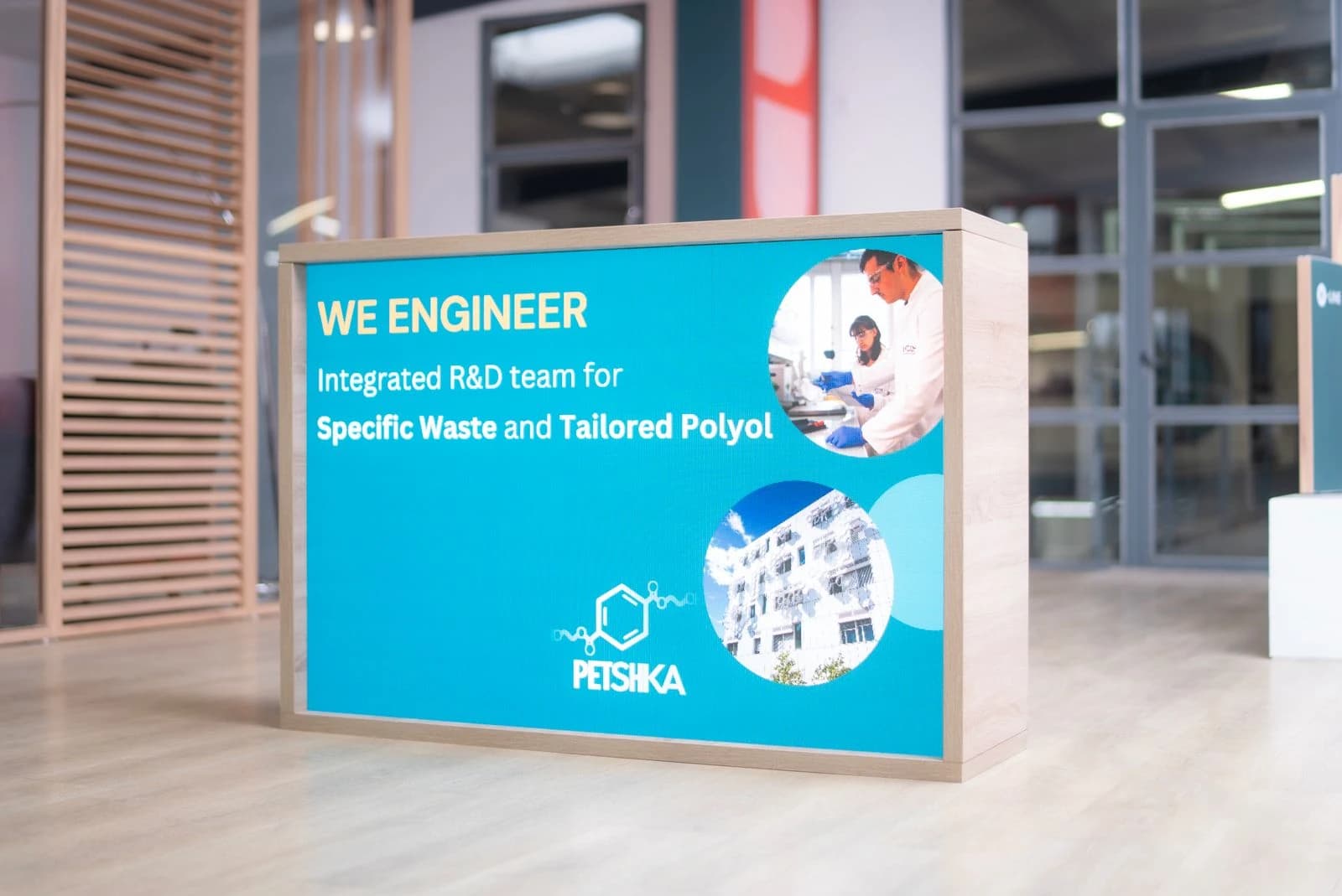 PanoLED Counter — straight or angled LED counter display